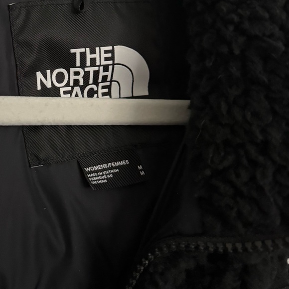 The North Face Retro Nuptse 600 Down Black Sherpa Cropped Puffed Fleece Jacket - Picture 2 of 3